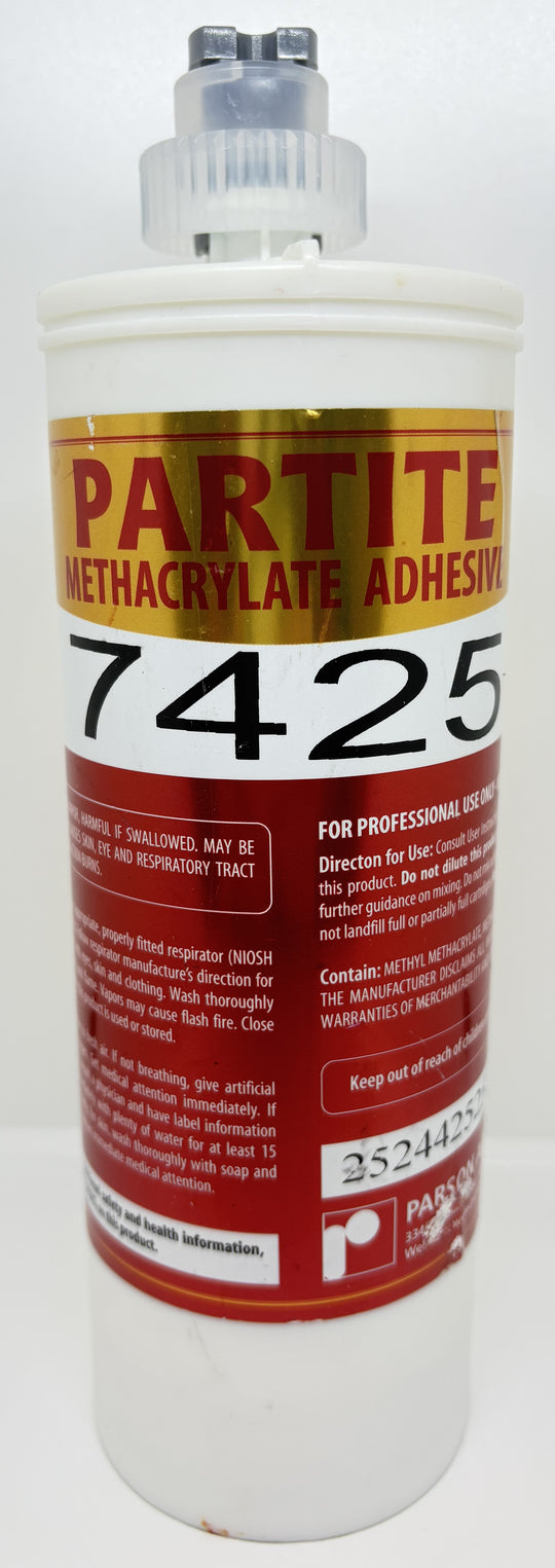 Partite Methacrylate Adhesive 7425 bottle on a white background