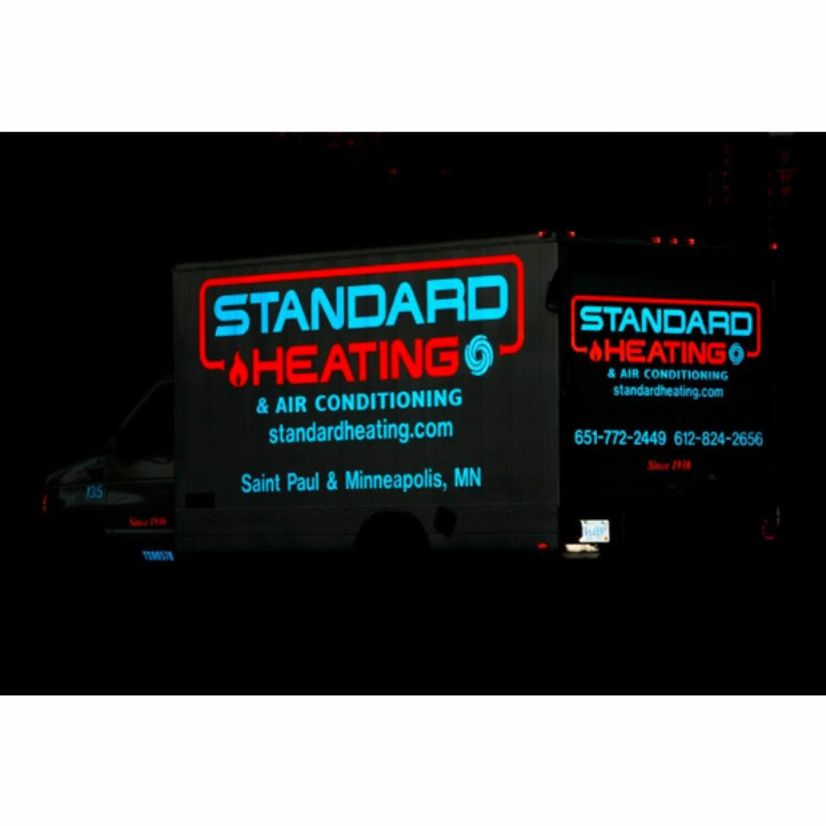 3M 5100R manufacturer application example showing reflective cut lettering; example colors differ from selected variant